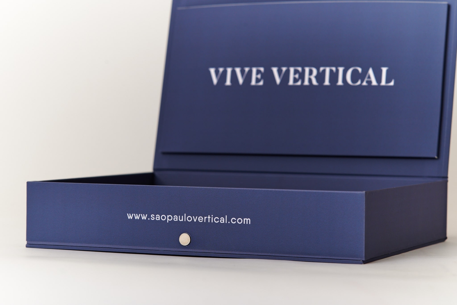 Caja rígida cierre imán | Entrega formal