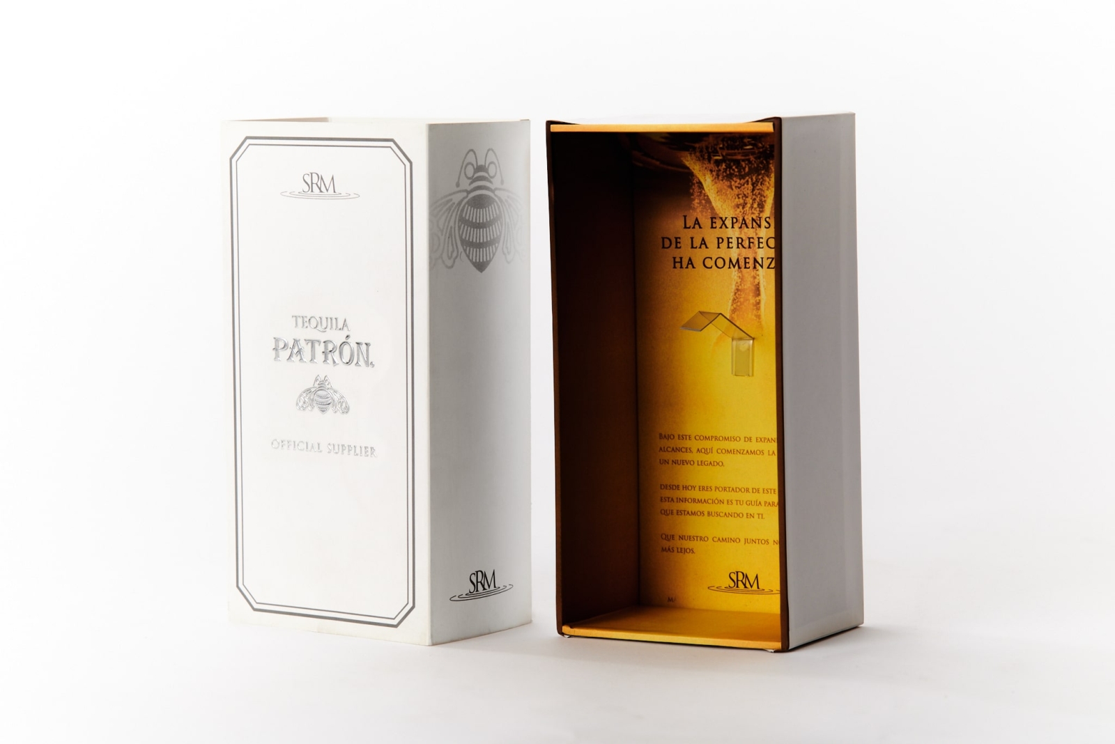 Caja deslizable con realce y hot stamping