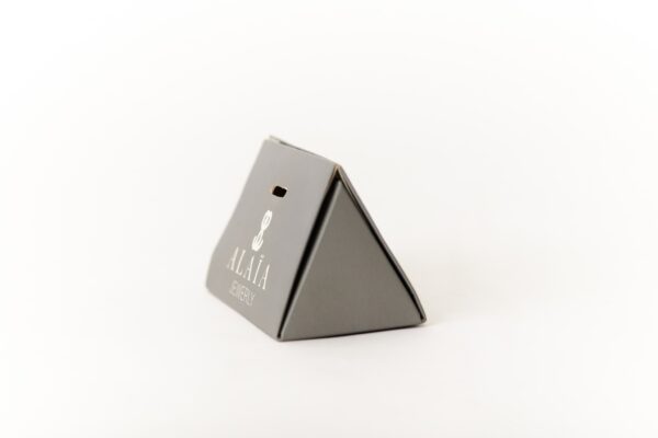 Caja triangular plegable