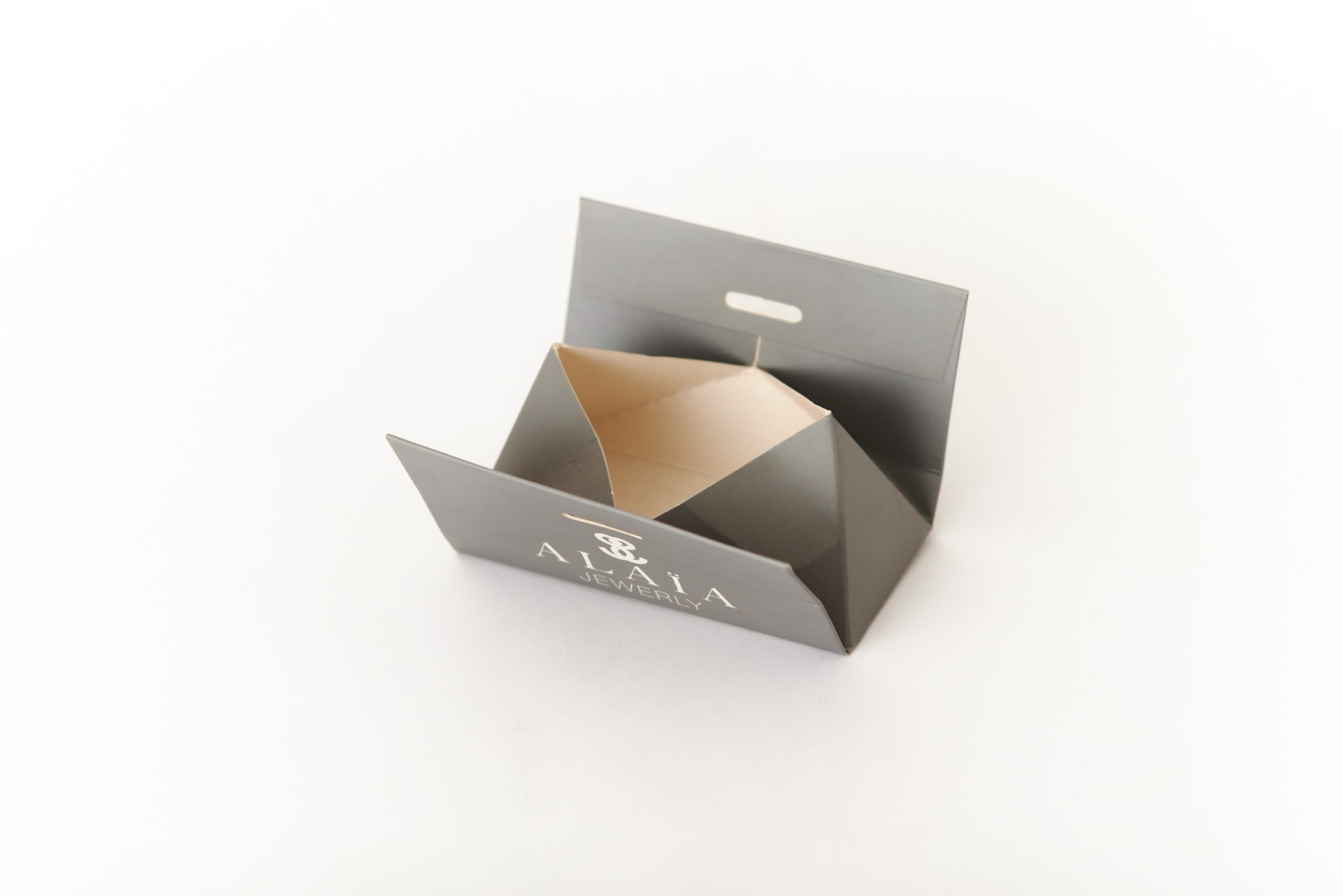 Caja triangular plegable