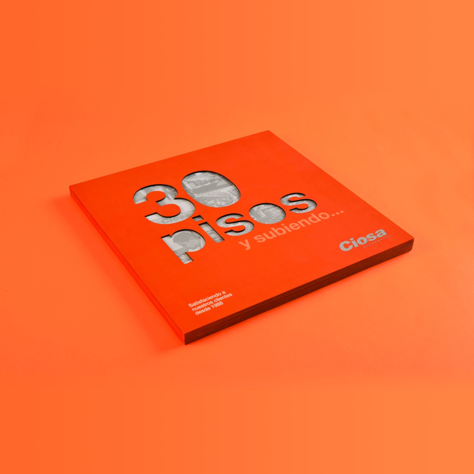 Libro de pasta dura con corte láser en portada