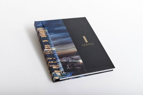 Libro pasta dura semipanorámico con hot stamping