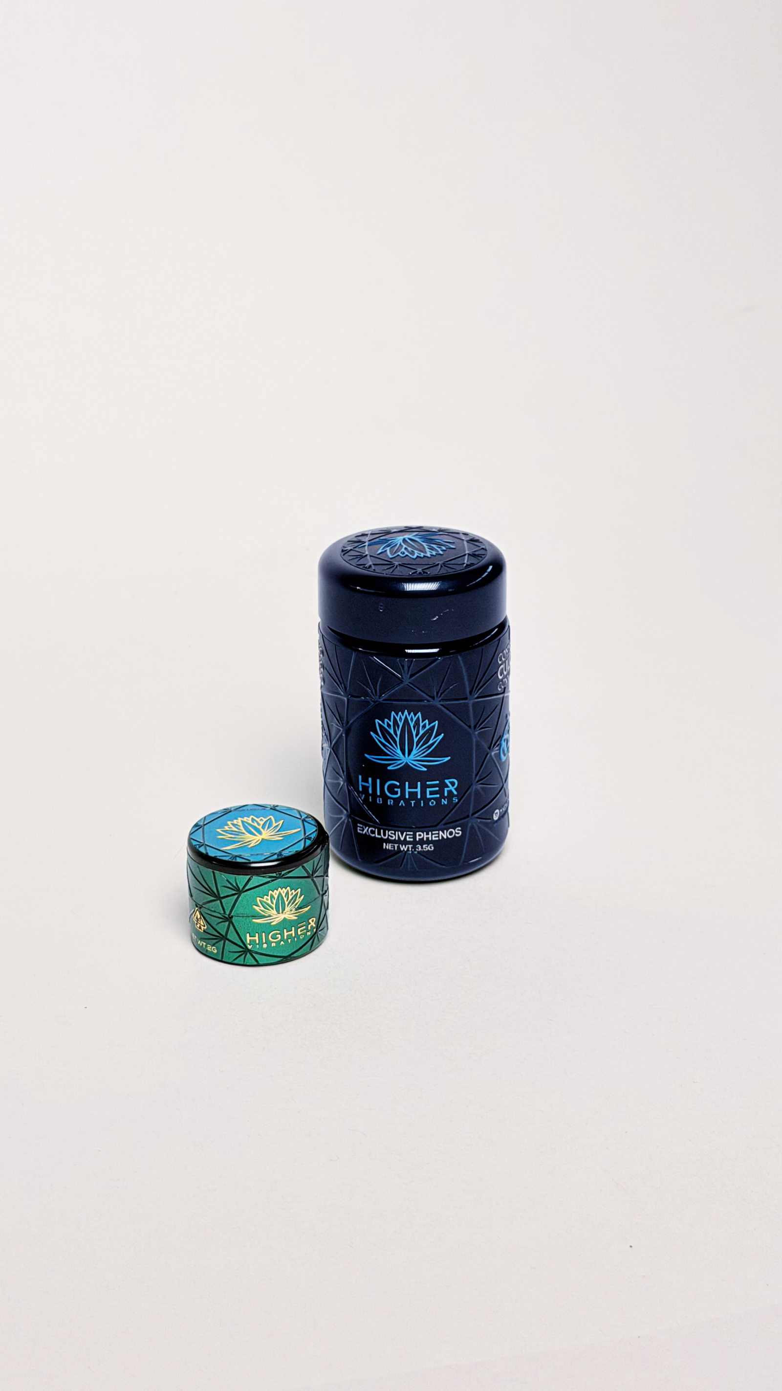 Etiquetas Premium con Foil Holográfico y Barniz 3D Alto Relieve