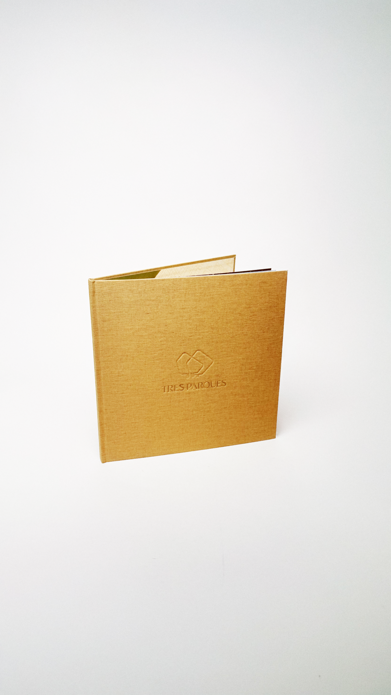 Libros en Pasta Dura Entelada con Debossing (Bajorrelieve)